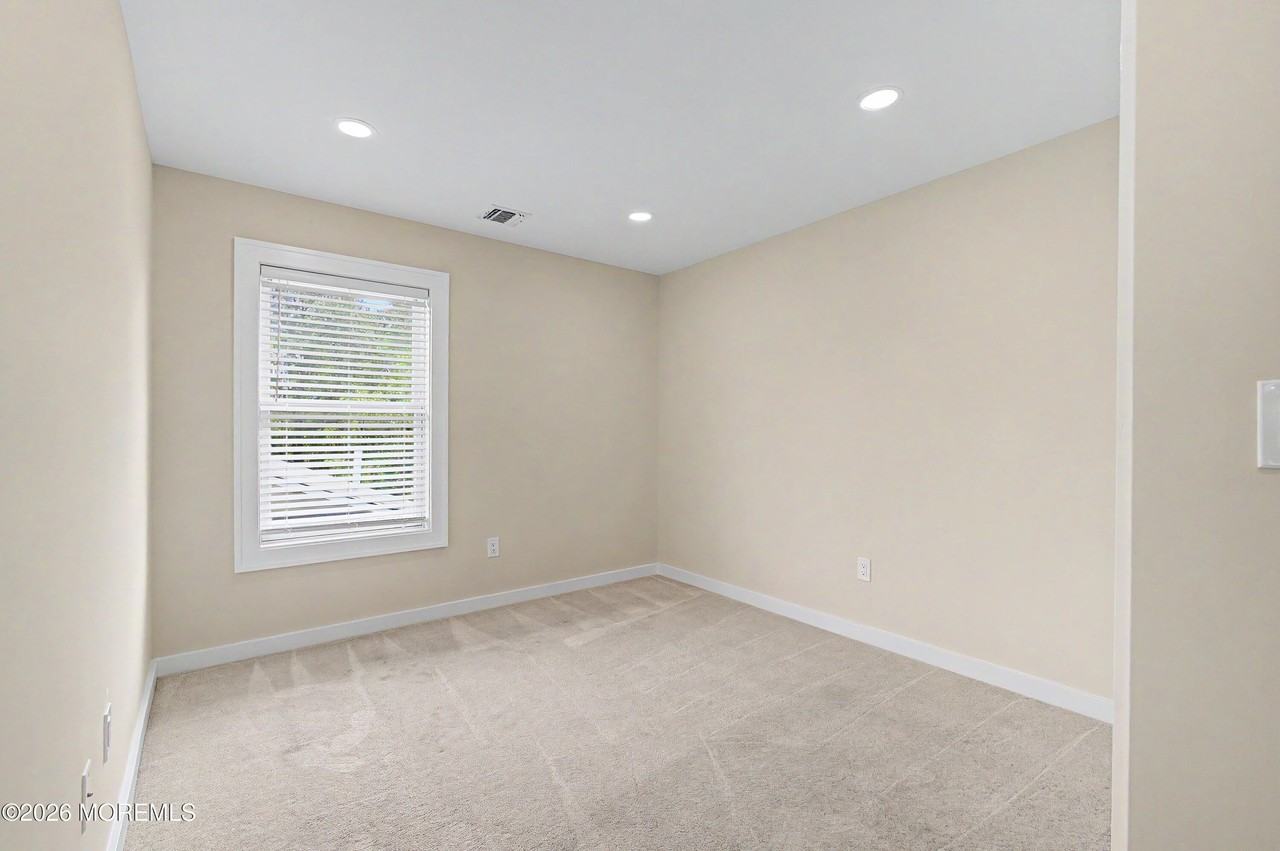 152 Center Ave - Photo 7 of 15
