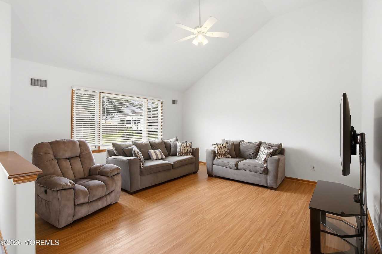 92 Birch St - Photo 6 of 24