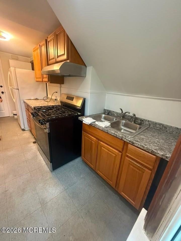 560 Lillie Rd #2 - Photo 2 of 7