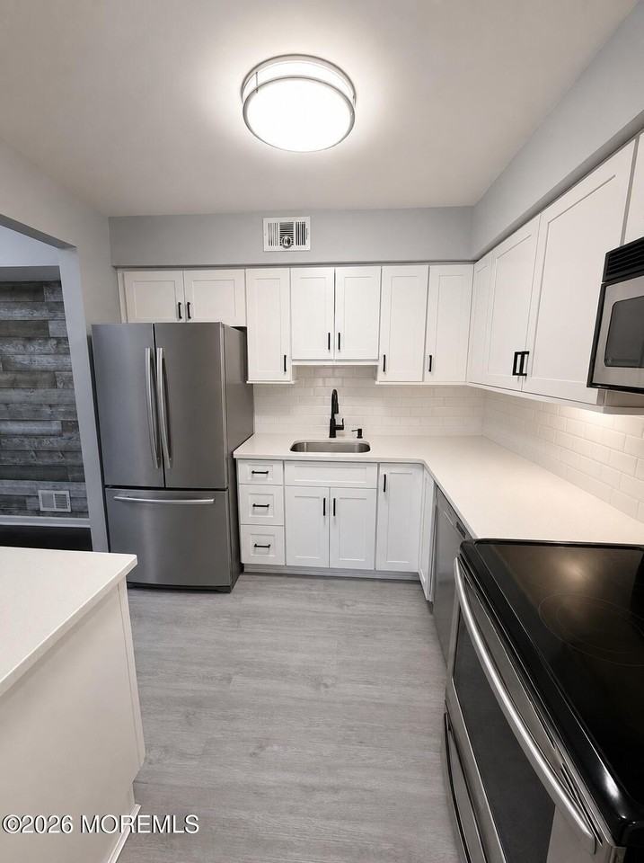 704 Wellington Pl - Photo 4 of 12