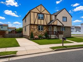 featured image of 610A N Victoria Ave #1