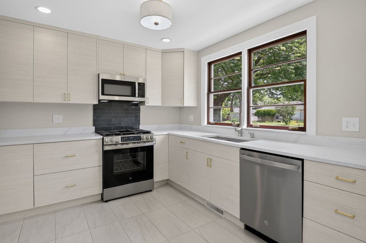 112 S Iowa Ave - Photo 6 of 19