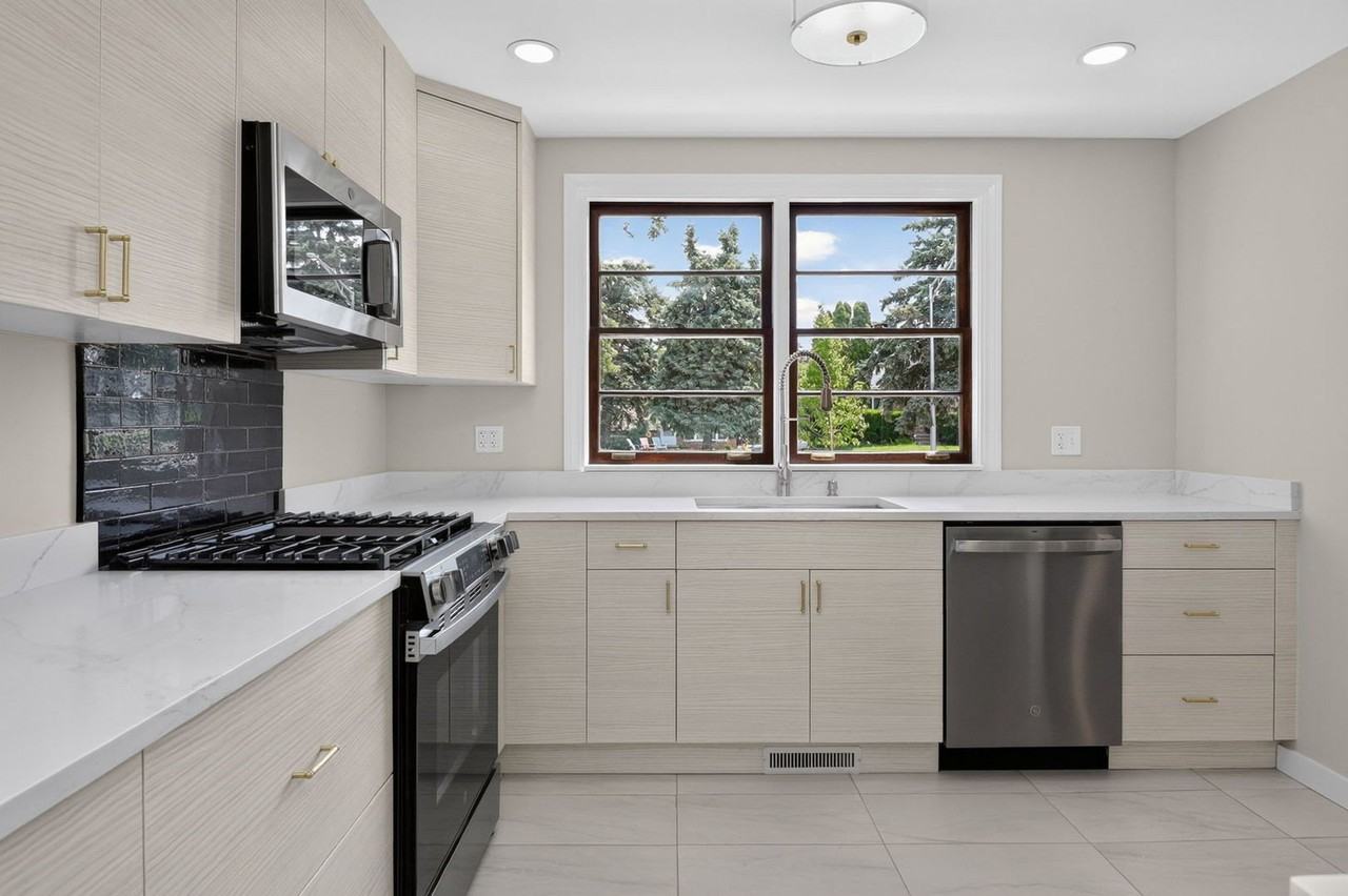 112 S Iowa Ave - Photo 7 of 19