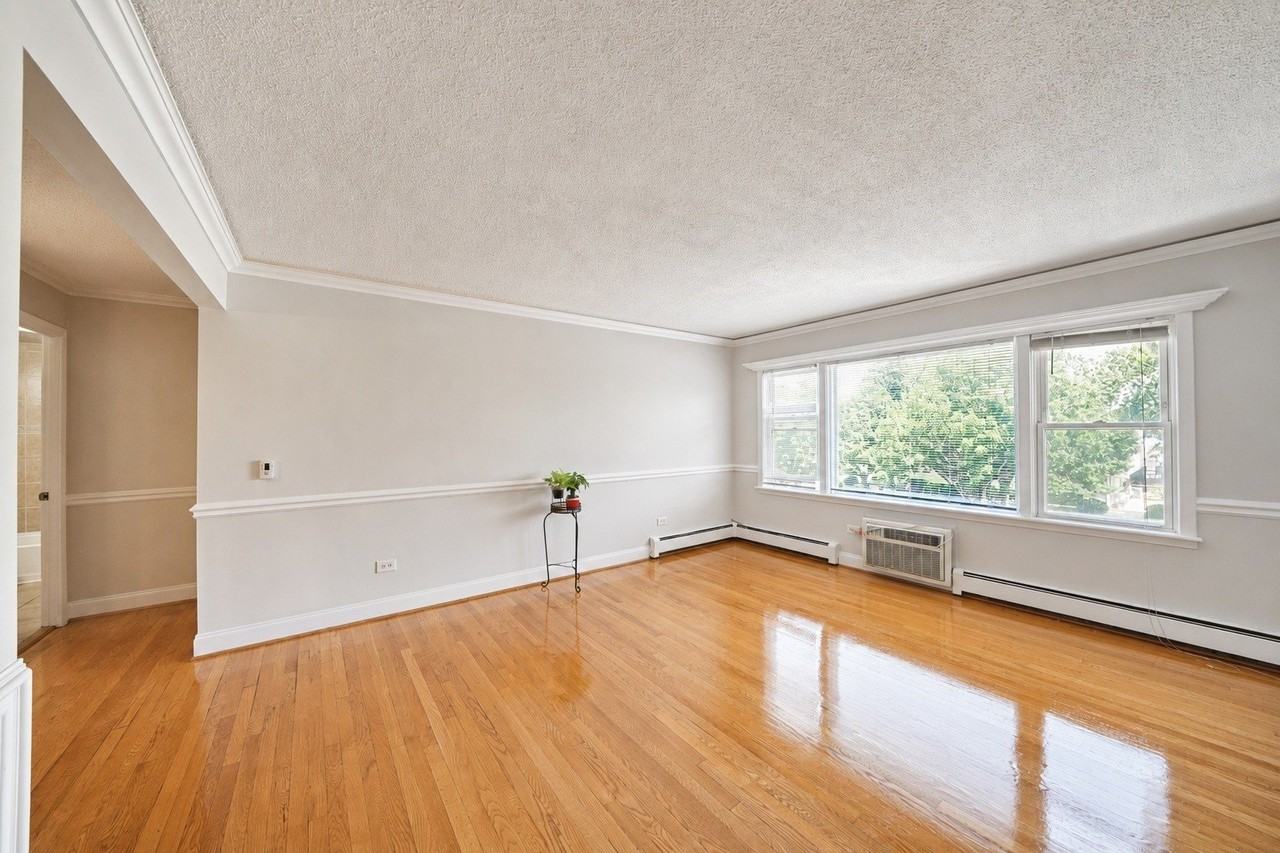4940 N Leonard Dr #3B - Photo 2 of 32