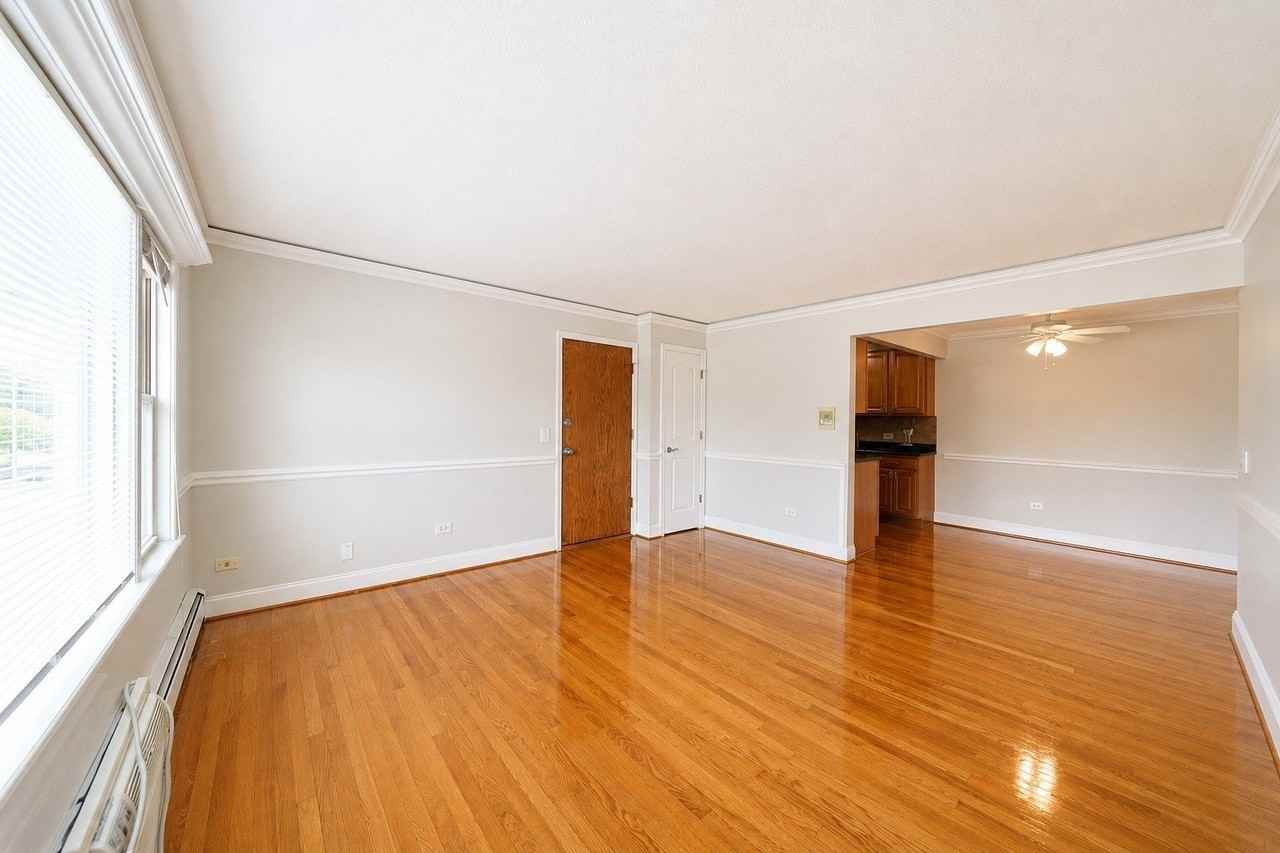 4940 N Leonard Dr #3B - Photo 4 of 32