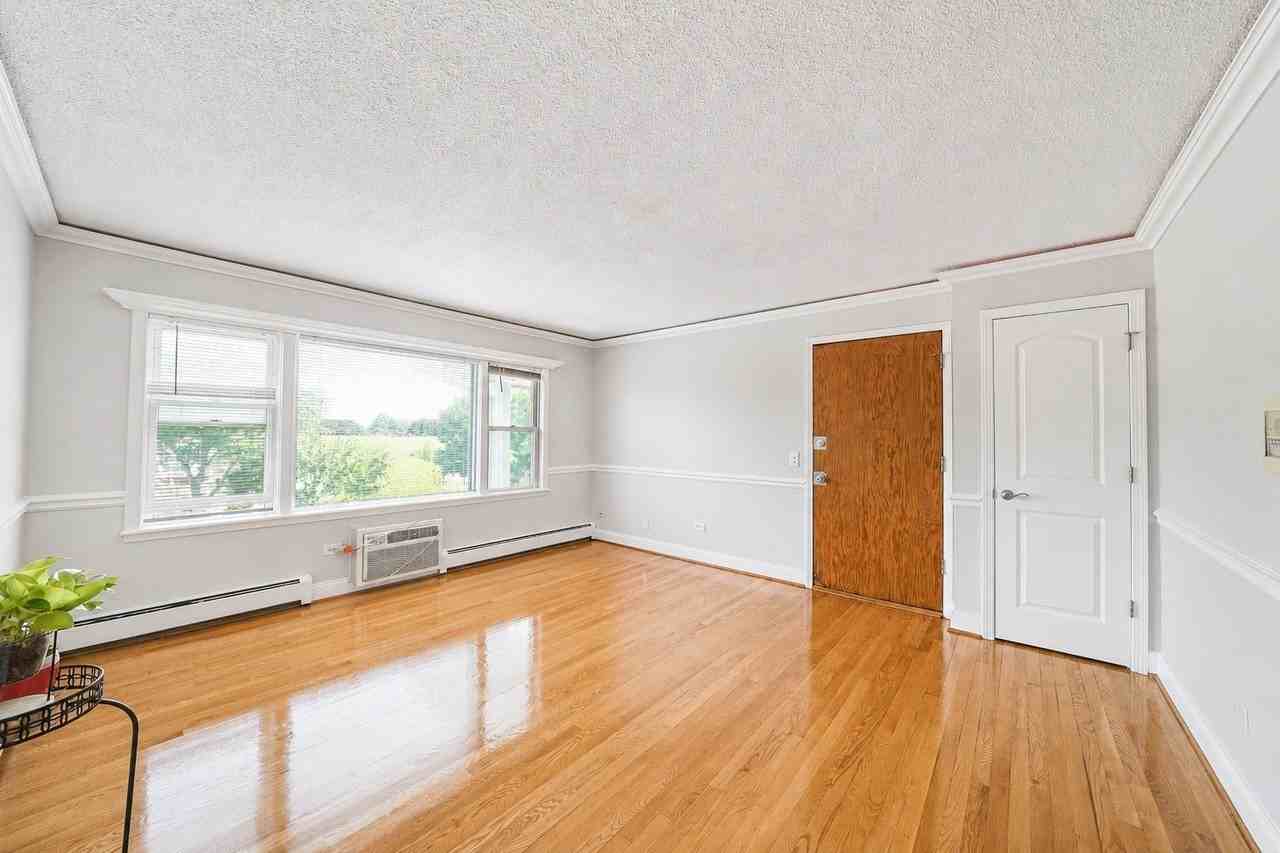 4940 N Leonard Dr #3B - Photo 6 of 32