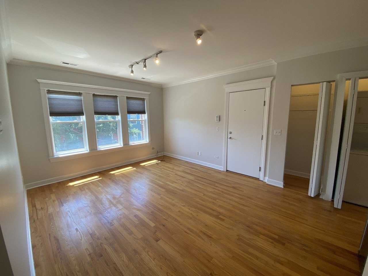 1156 W Cornelia Ave #3 - Photo 2 of 18