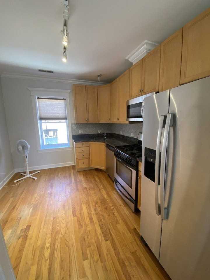 1156 W Cornelia Ave #3 - Photo 6 of 18