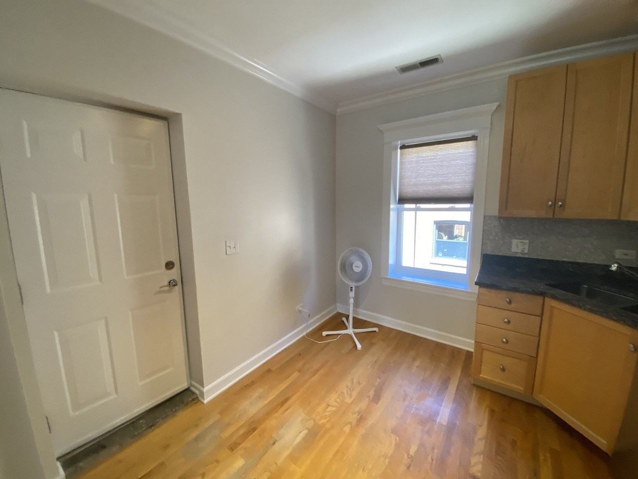 1156 W Cornelia Ave #3 - Photo 7 of 18