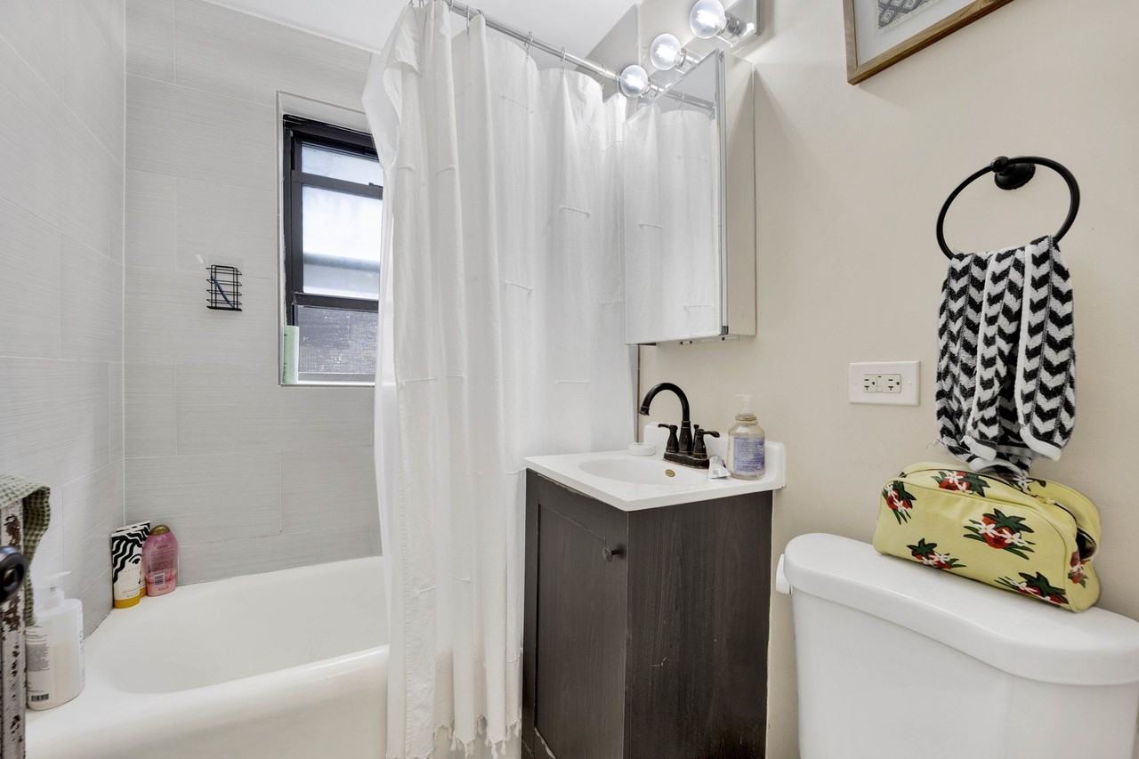 2959 N Damen Ave #1G - Photo 7 of 8