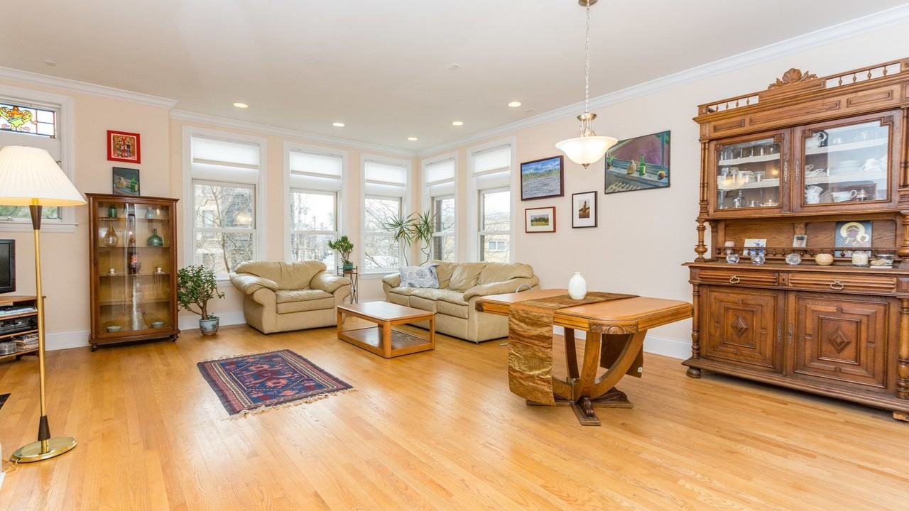 4113 N Southport Ave - Photo 4 of 47