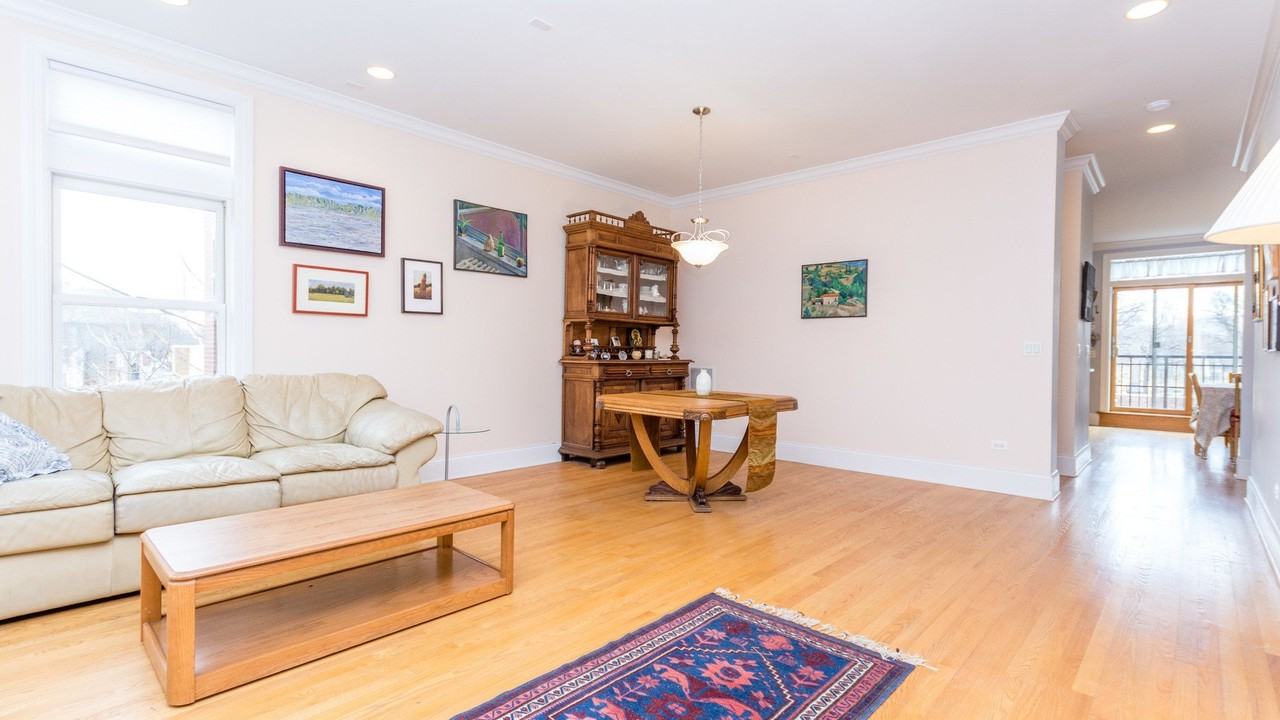 4113 N Southport Ave - Photo 6 of 47