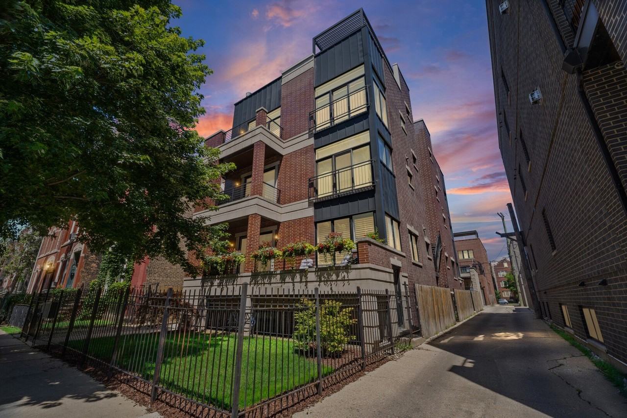 831 N Paulina St #2E - Photo 2 of 29