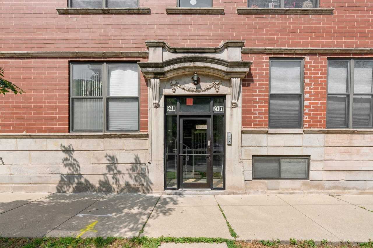 948 N Washtenaw Ave #2N - Photo 2 of 19