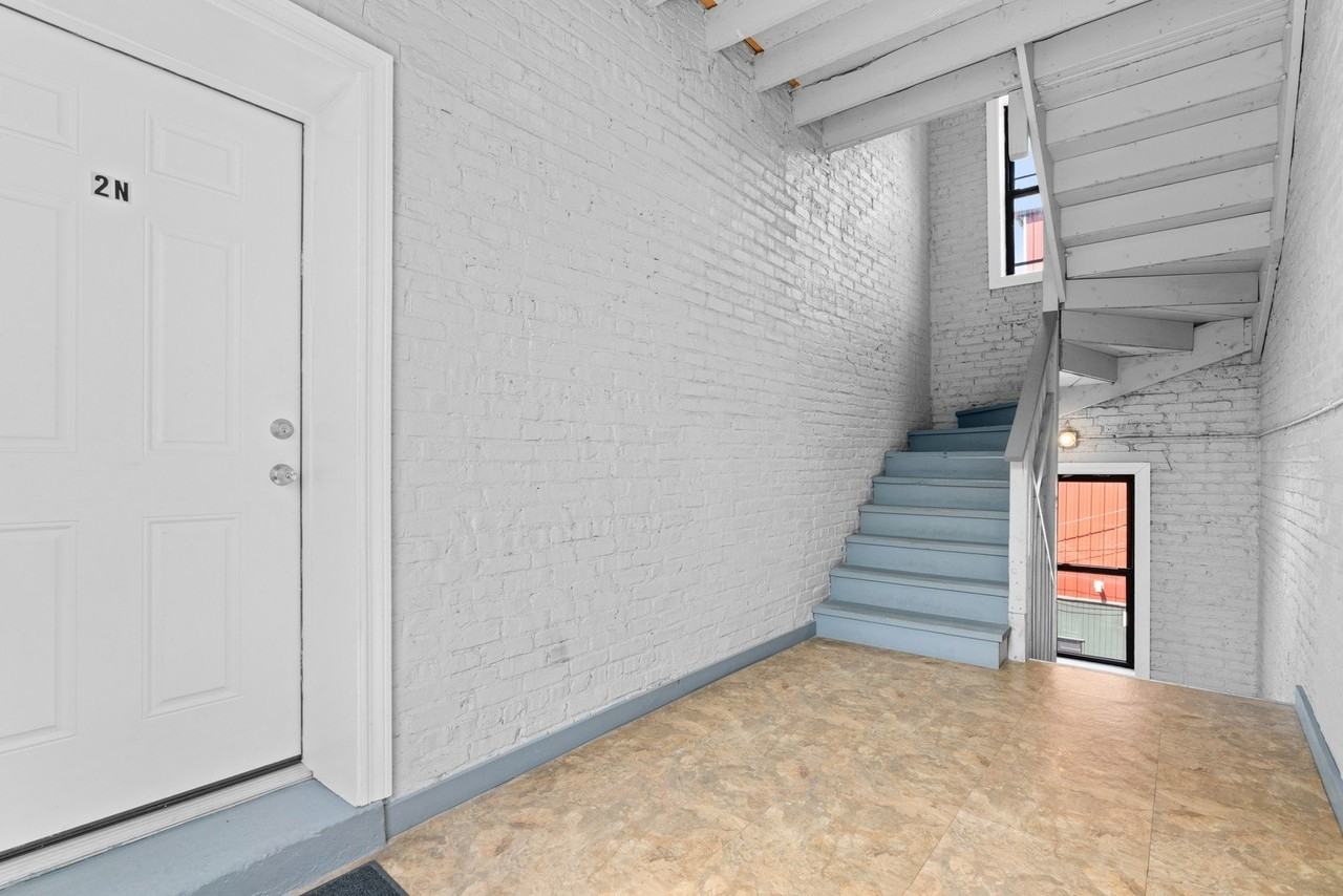 948 N Washtenaw Ave #2N - Photo 3 of 19