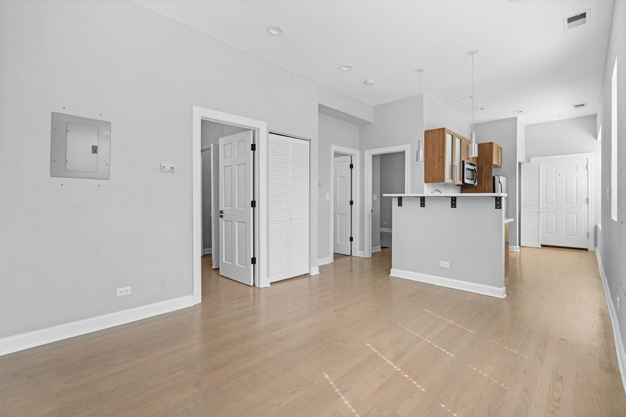 948 N Washtenaw Ave #2N - Photo 6 of 19