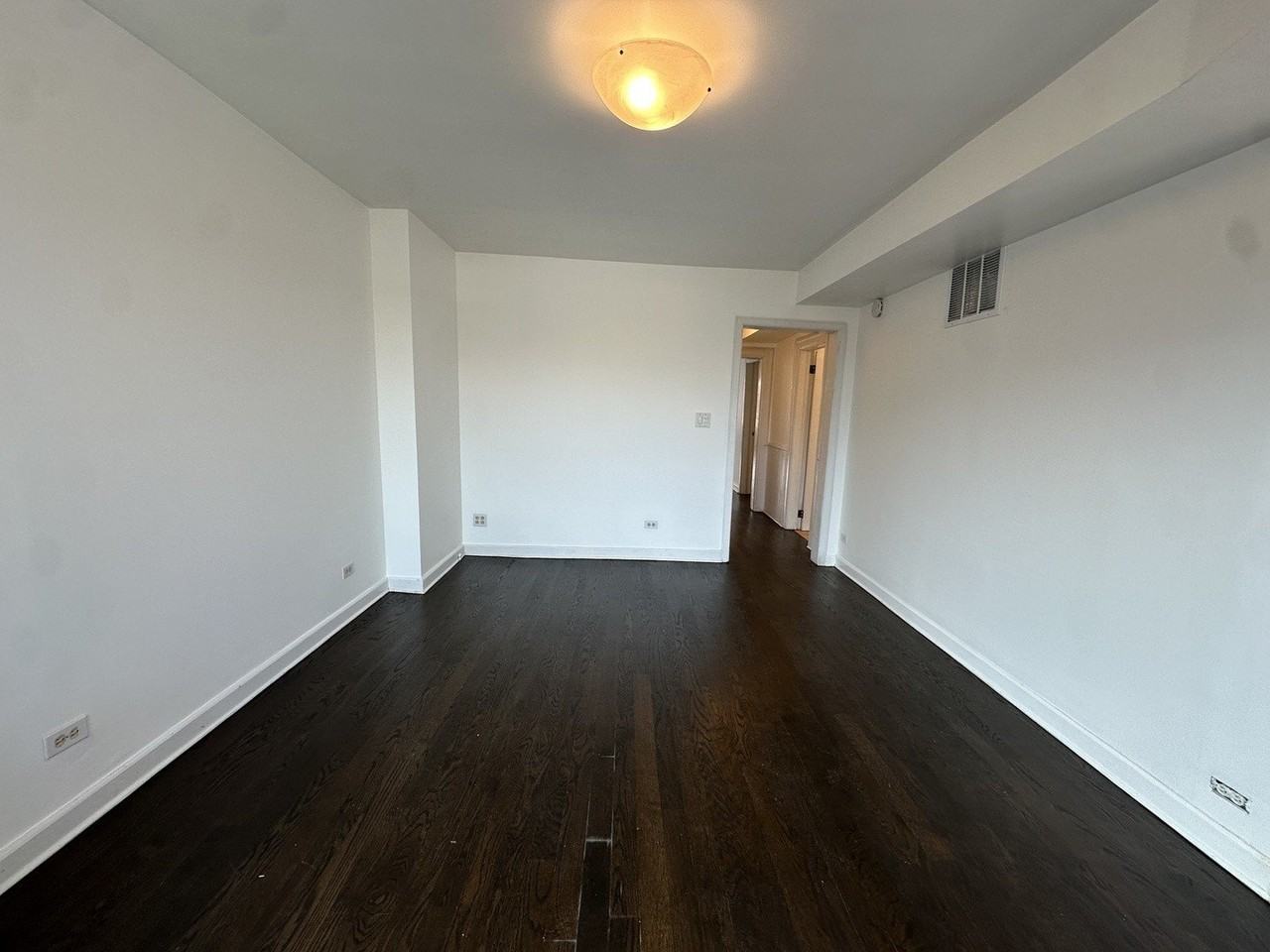 607 N Noble St #4 - Photo 3 of 17