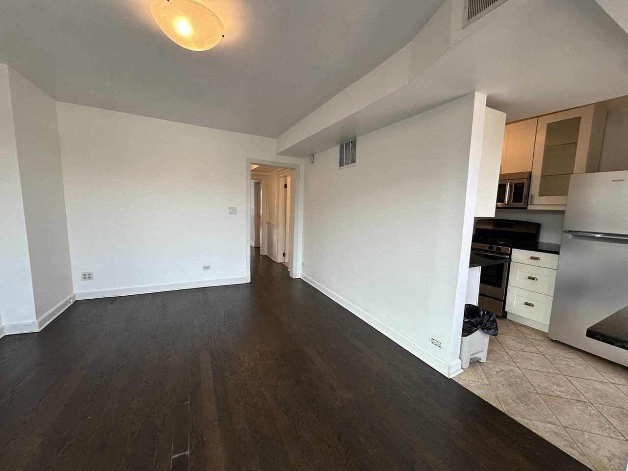 607 N Noble St #4 - Photo 5 of 17