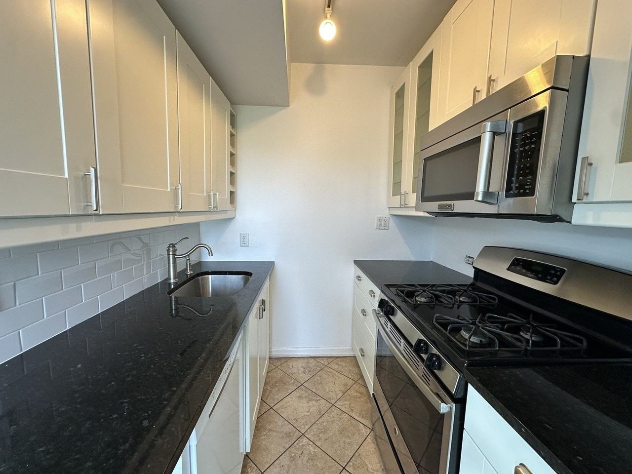 607 N Noble St #4 - Photo 7 of 17