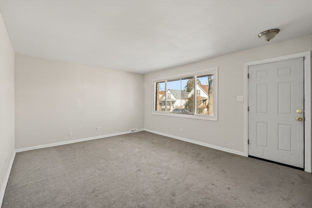 10214 S La Salle St - Photo 2 of 16