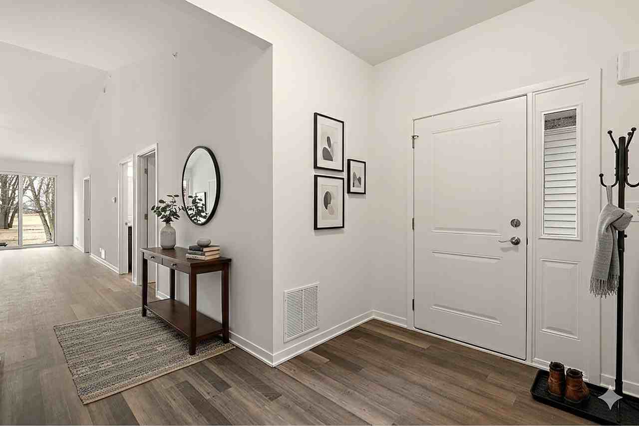 76 Olympus Dr - Photo 4 of 37