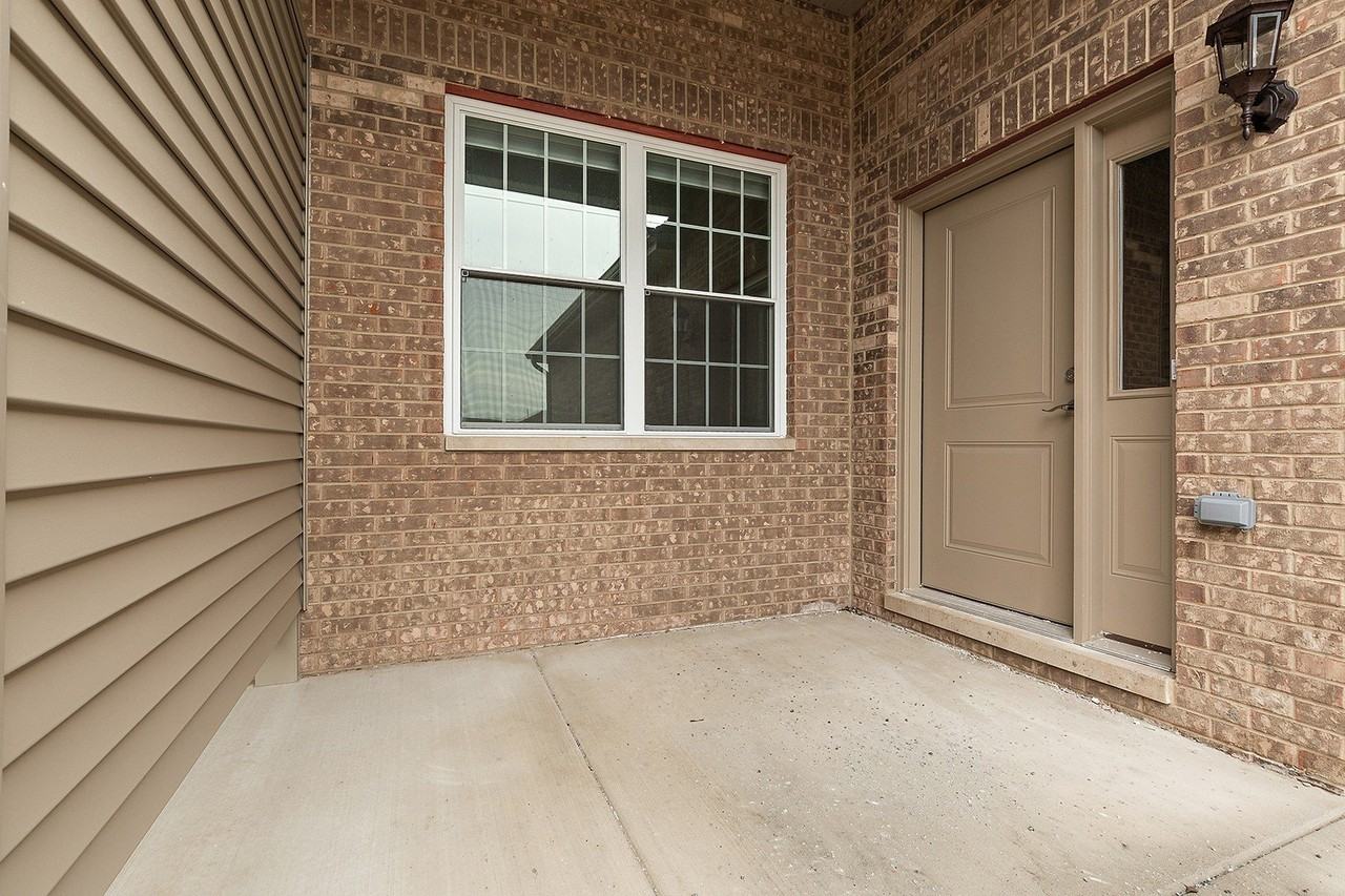 78 Olympus Dr - Photo 3 of 39