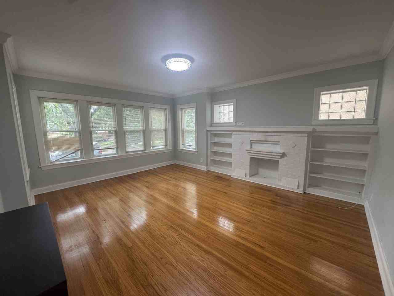 5405 N Sawyer Ave #1 - Photo 2 of 12