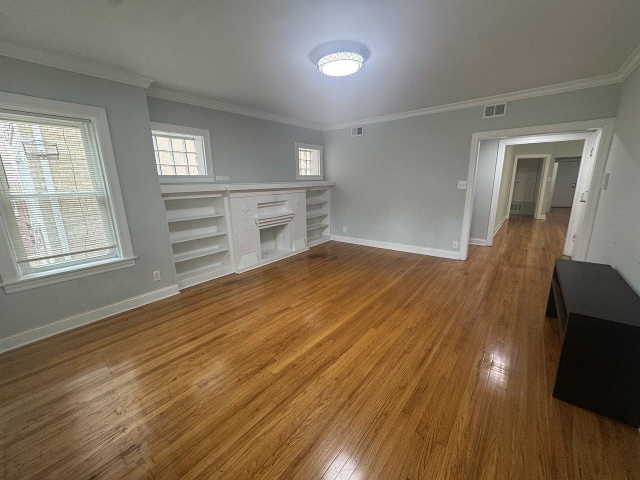 5405 N Sawyer Ave #1 - Photo 3 of 12