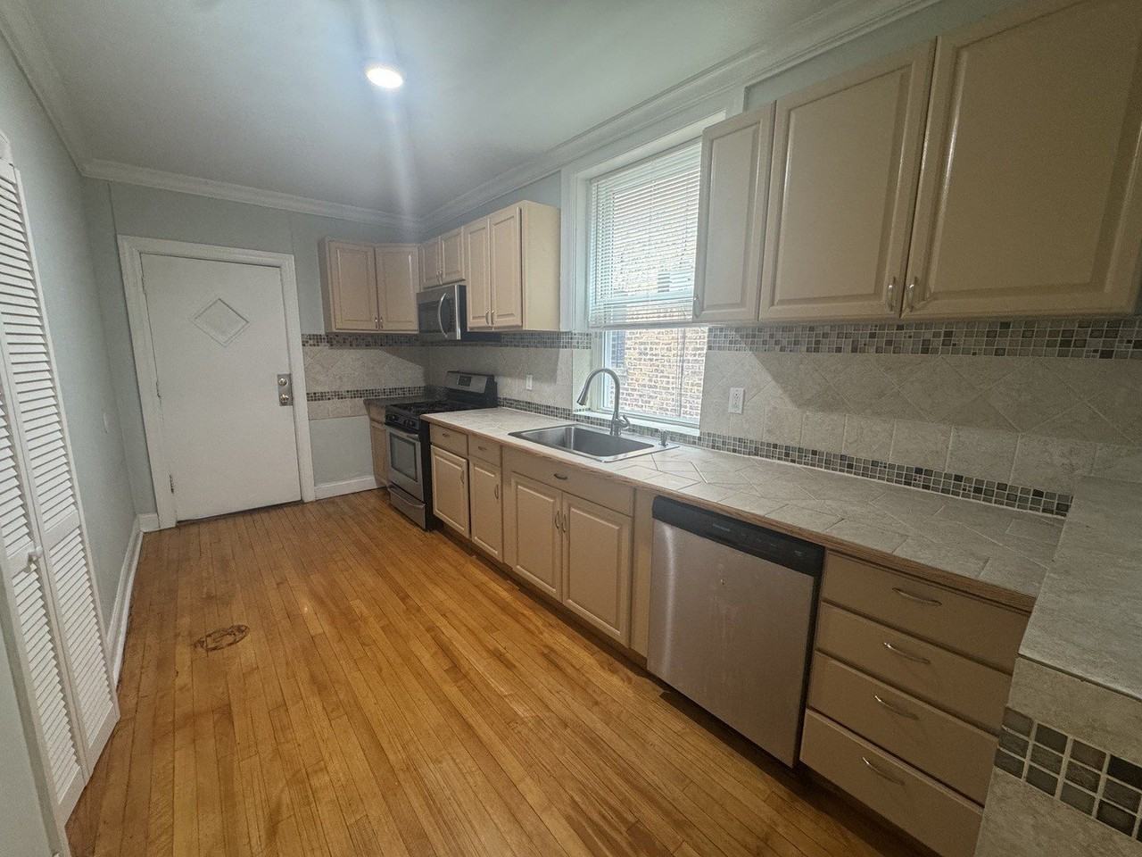 5405 N Sawyer Ave #1 - Photo 5 of 12