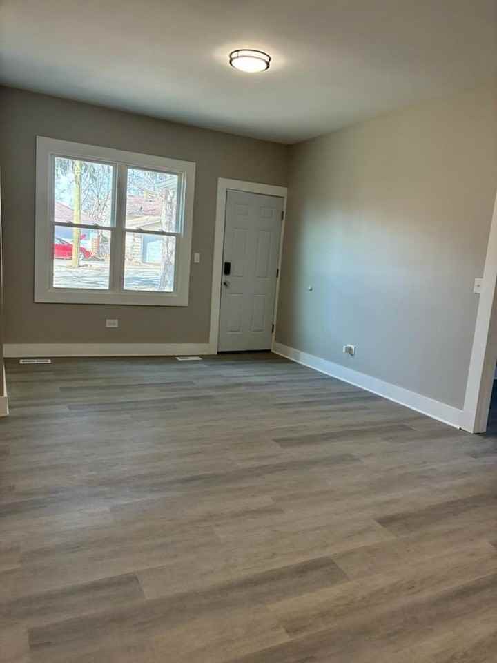 1542 Victoria Ave #2 - Photo 3 of 21