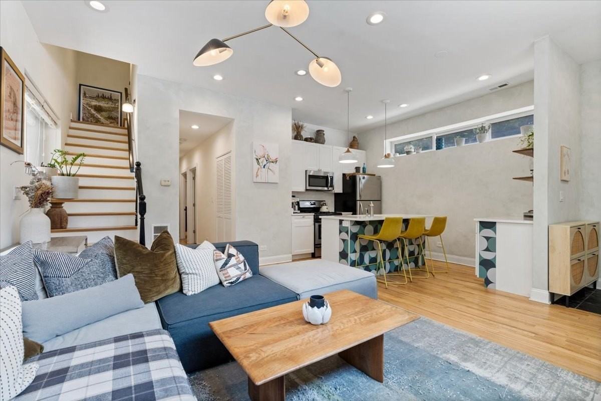 1861 N Hoyne Ave #1F - Photo 6 of 18