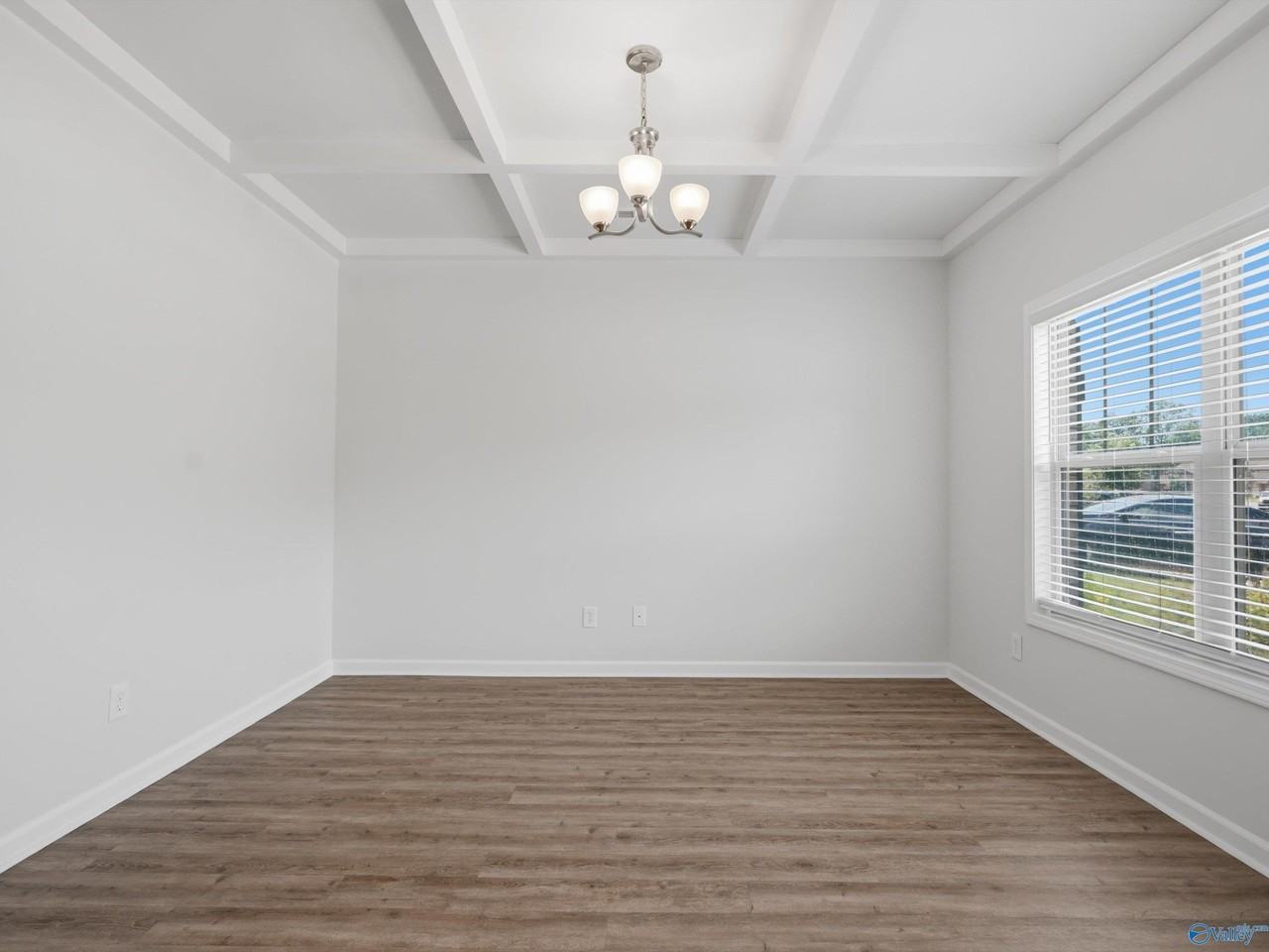 122 Kretzer Ct - Photo 3 of 34