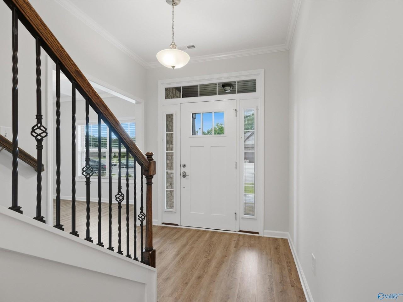 122 Kretzer Ct - Photo 4 of 34
