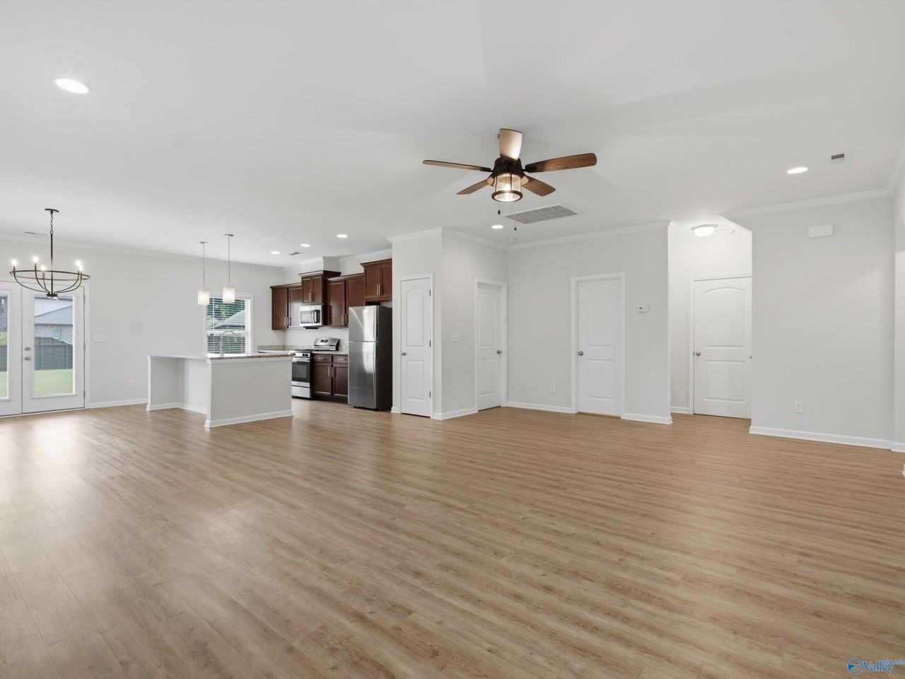 122 Kretzer Ct - Photo 5 of 34