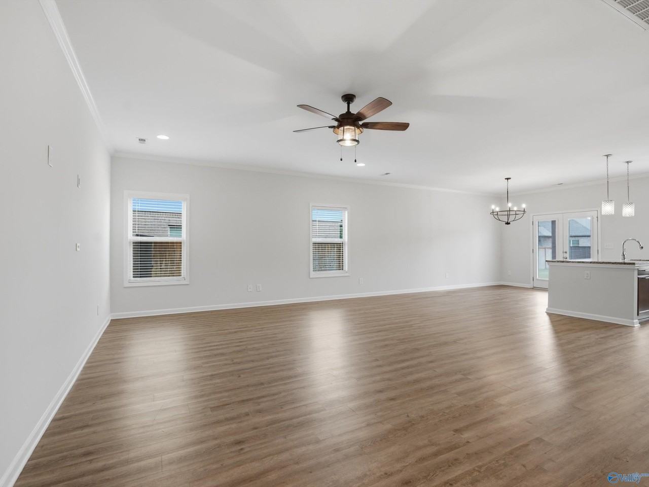 122 Kretzer Ct - Photo 6 of 34