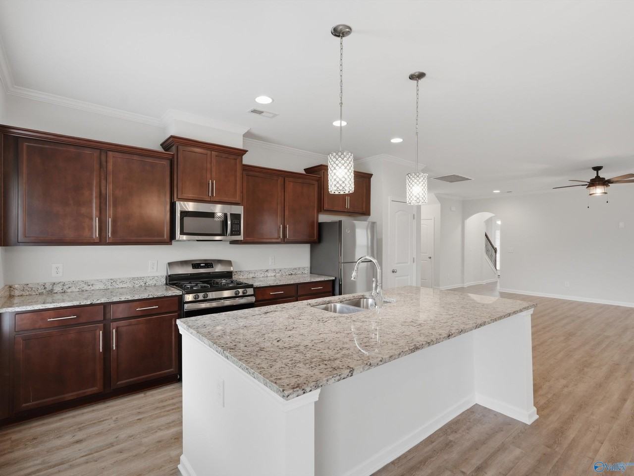 122 Kretzer Ct - Photo 7 of 34