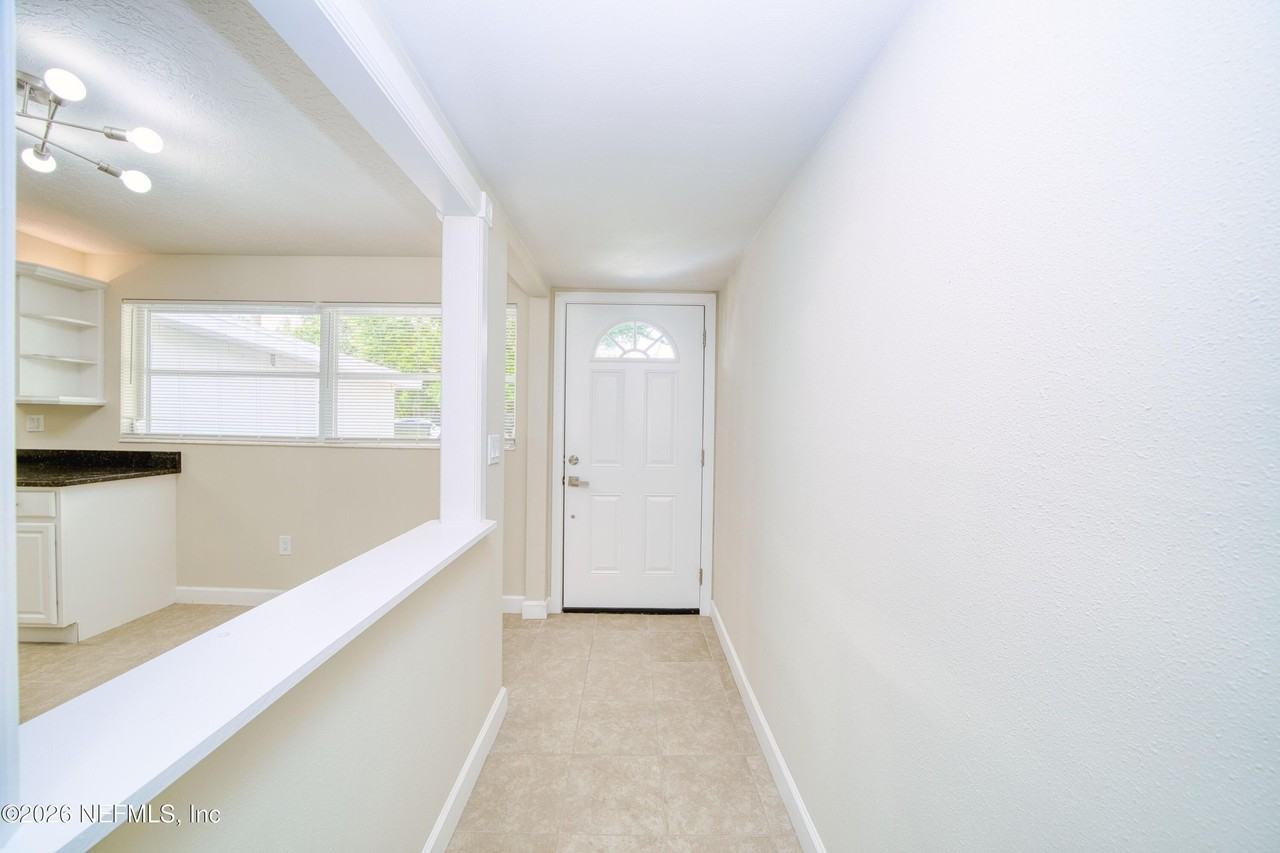2517 Palm Ave - Photo 3 of 43