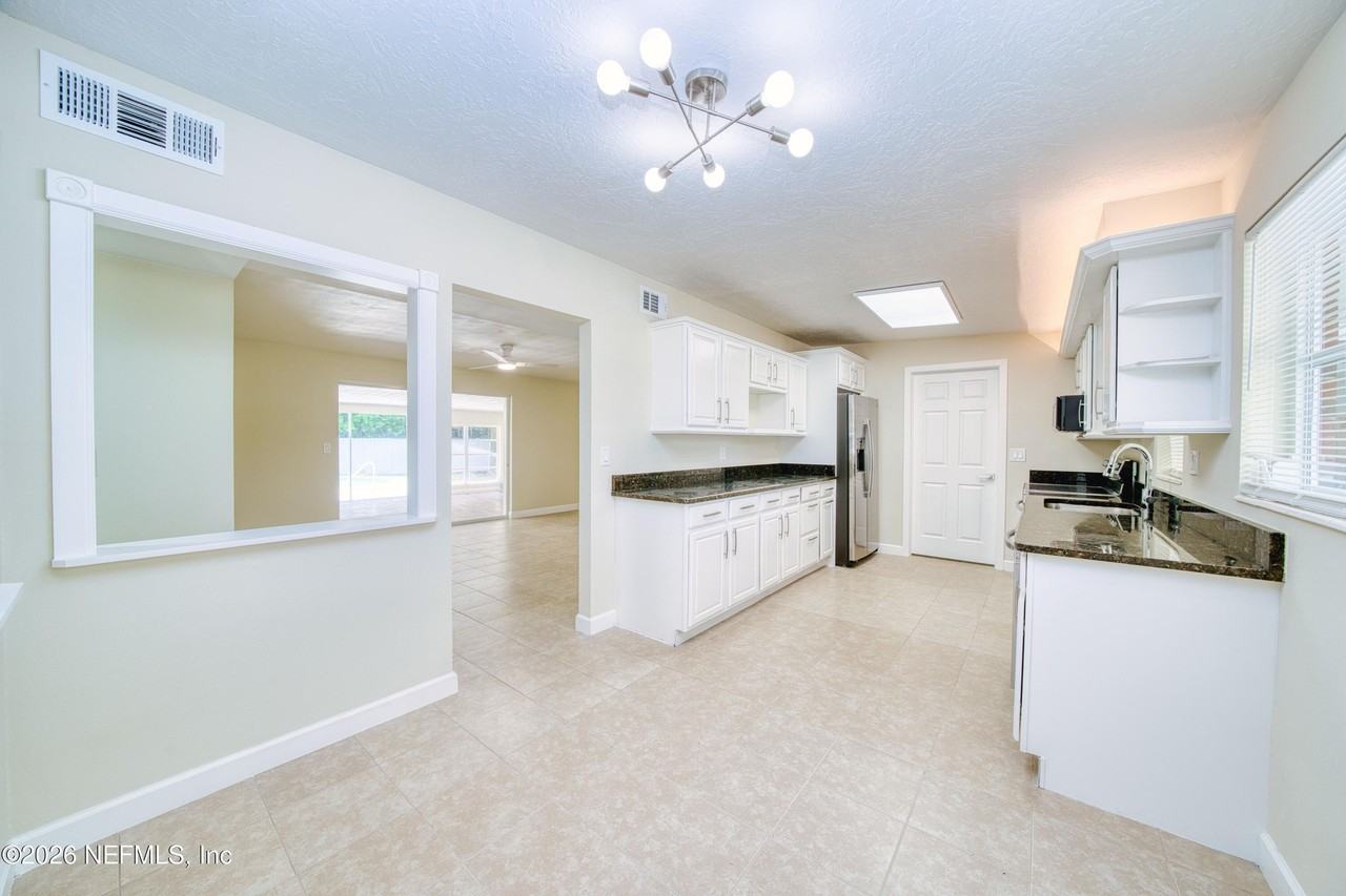 2517 Palm Ave - Photo 4 of 43