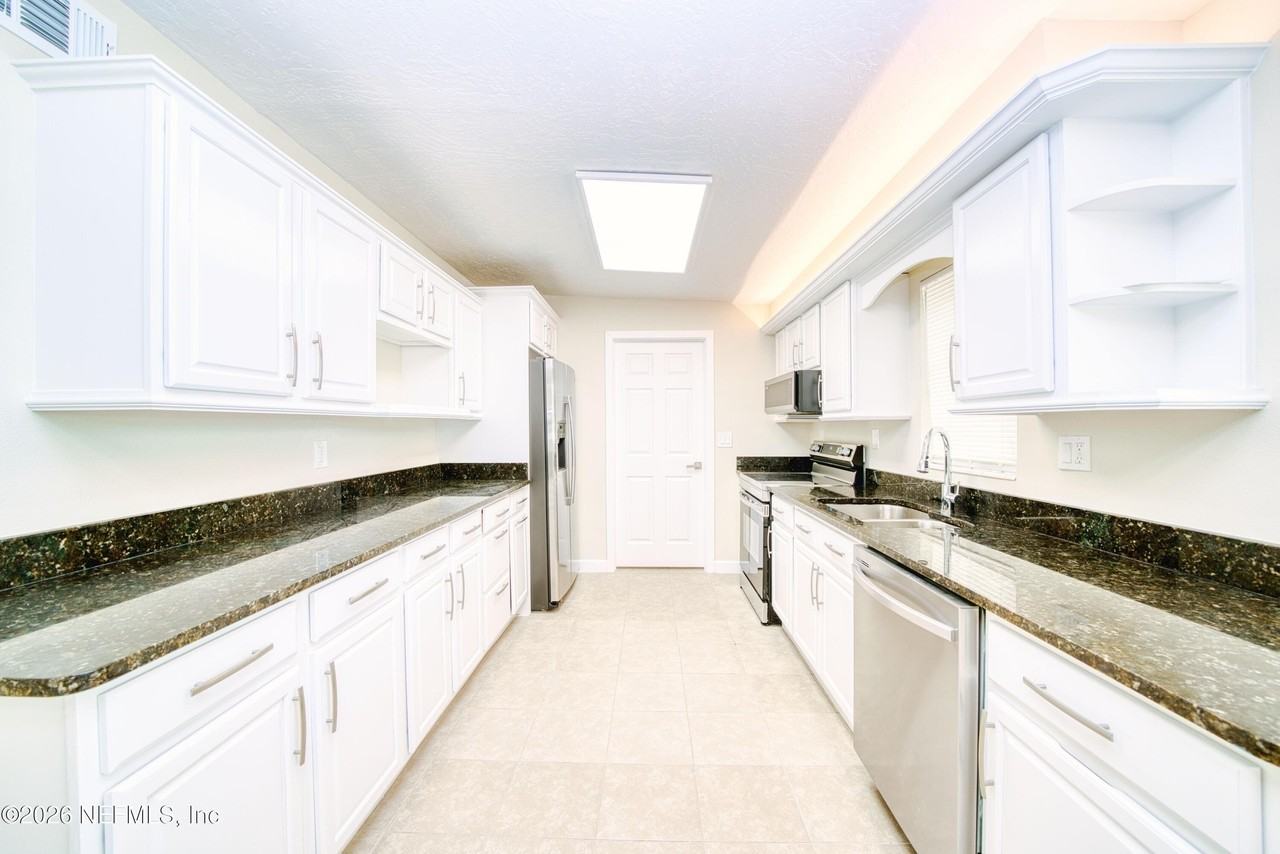 2517 Palm Ave - Photo 5 of 43