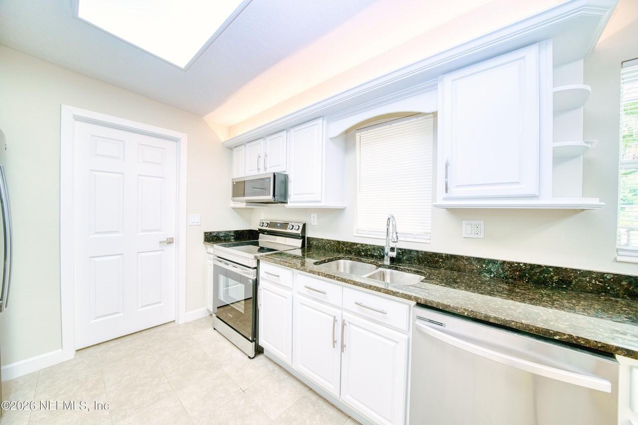 2517 Palm Ave - Photo 6 of 43