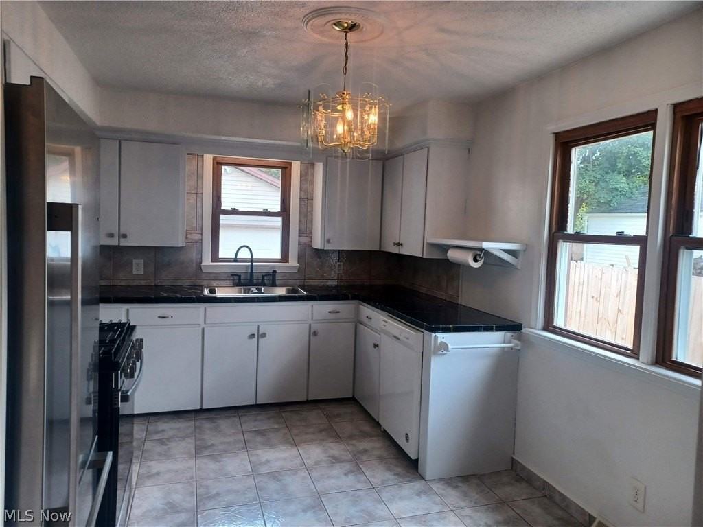 551 Moherman Ave - Photo 6 of 41