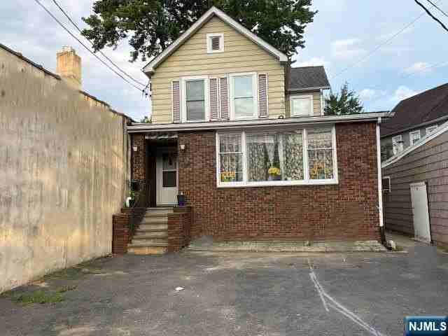 166 Rochelle Ave #2