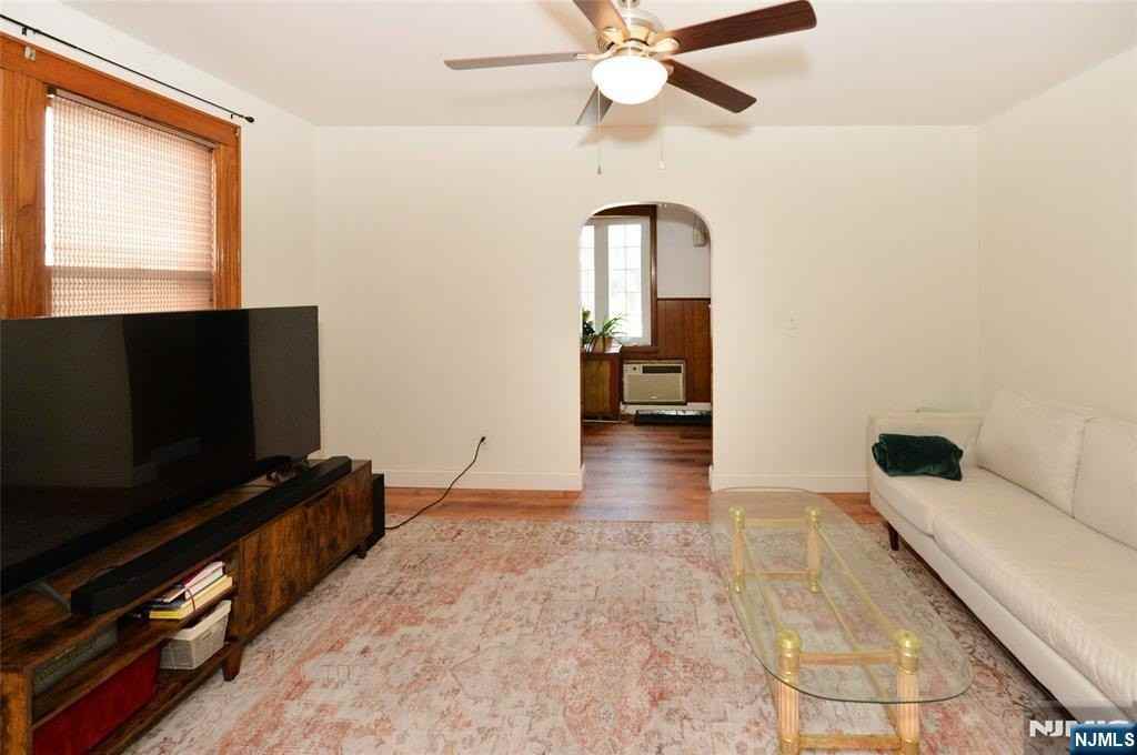1611 82nd St - Photo 2 of 19