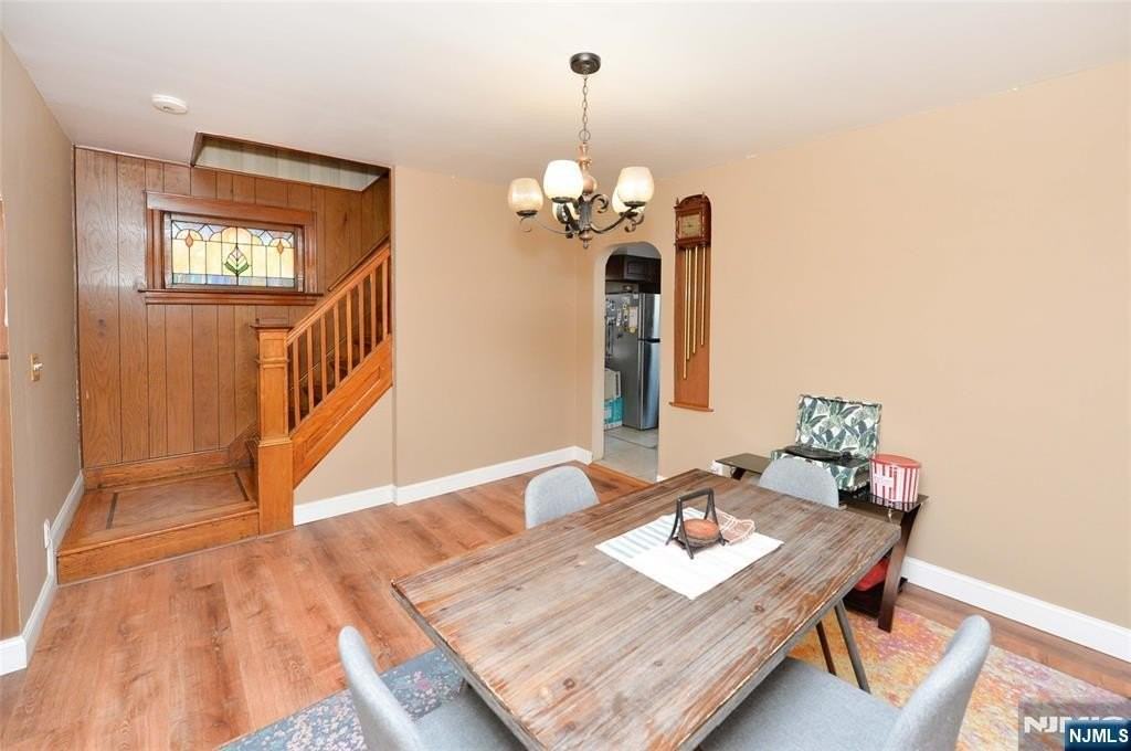 1611 82nd St - Photo 4 of 19