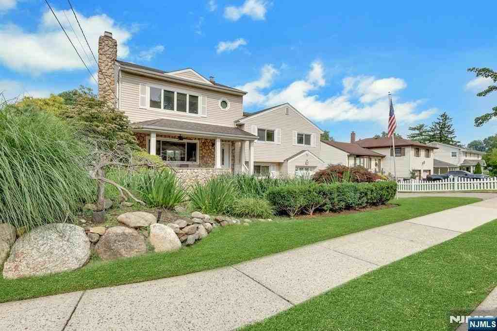 379 Leonard Dr - Photo 4 of 45
