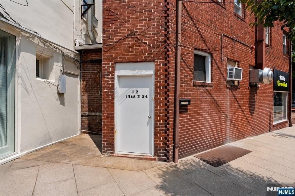 12 Sylvan St