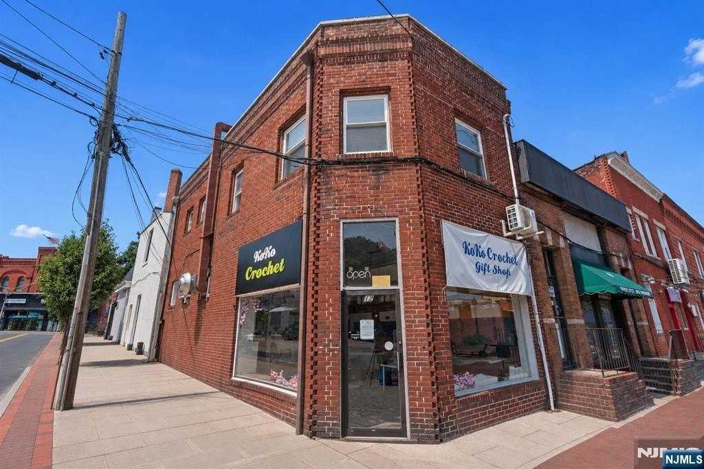12 Sylvan St - Photo 2 of 7
