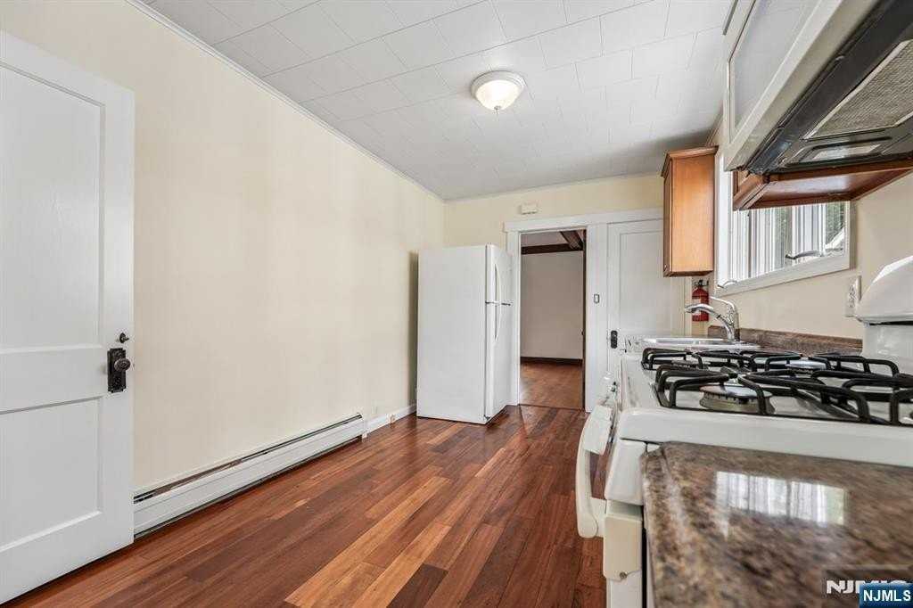 21 Broughton Ave #1 - Photo 7 of 15