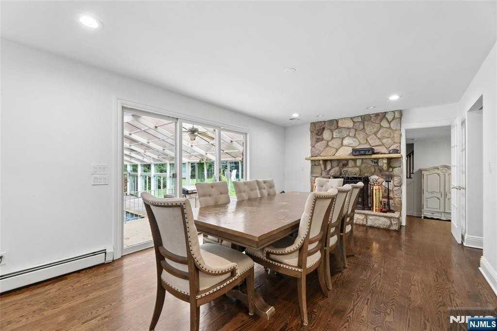 122 Helen Ct - Photo 5 of 40