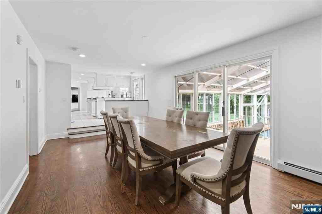 122 Helen Ct - Photo 6 of 40